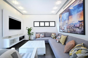 Spacious 3-BR with Terrace in Dizengoff